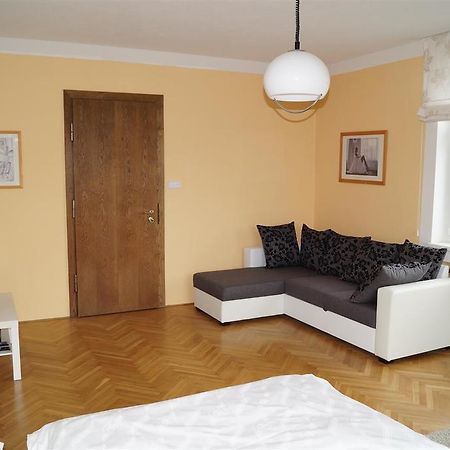 Apartman U Stadionu Броумов Екстериор снимка